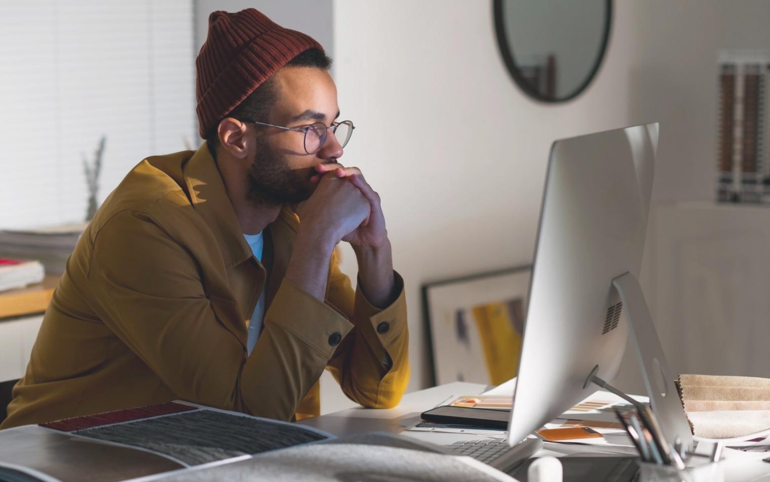 Professionnel consultant nos services d'optimisation financière